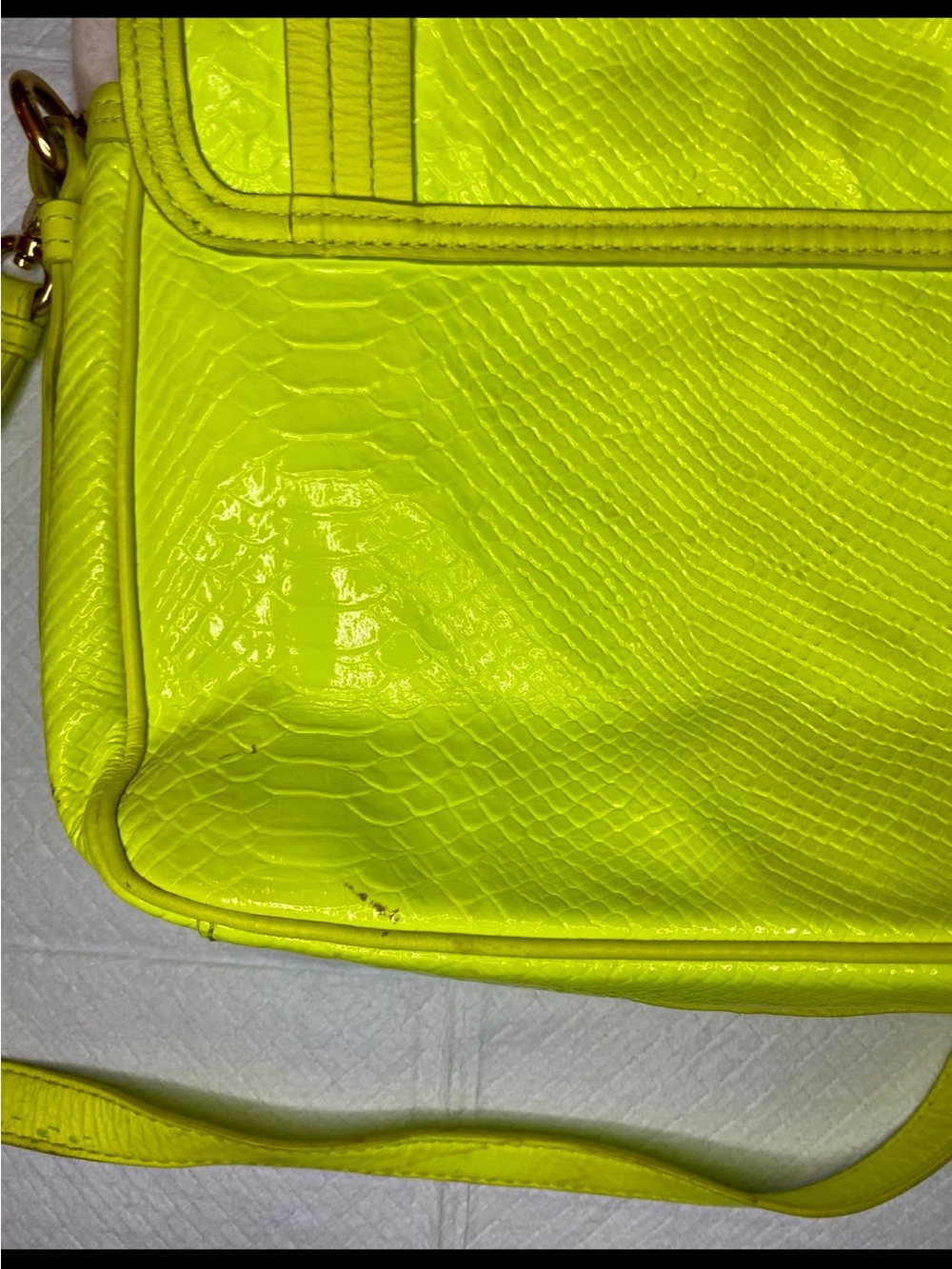 Marc by Marc Jacobs “Totally Turnlock” Fluorescent Python Shine Messenger bag - Picture 6 of 6